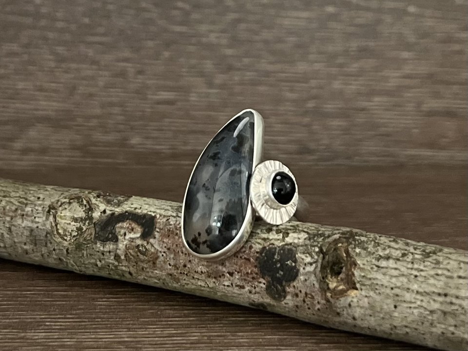 Agate and Black Onyx Ring Size 7